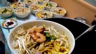 preview picture of video 'Sarawak Laksa Breakfast at Transfornation Centre Sarawak Part 2'