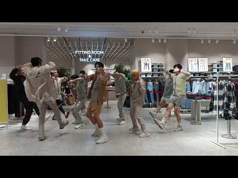 (In Public)JIKJIN,MMM - TREASURE By DIVINIZE Cover TREASURE @hennesandmauritz  Centralworld 4-9-22