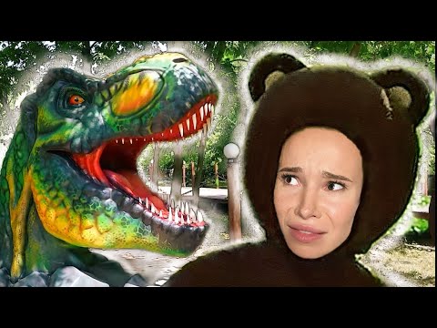 Маленькая Вера и Медведь - Медведь в Дино парке в парке Сказка - Видео про динозавров