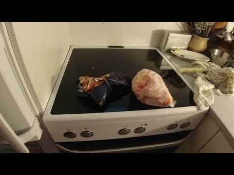 MongoTV_3825 - Mongo Madskole - Hønsebouillonsuppe Med KØDBOLLER og NUDLER - Løg og Gulerødder