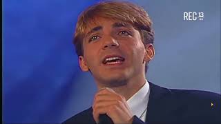 Cristian Castro canta &#39;Nunca voy a olvidarte&#39; en el programa chileno &#39;Venga conmigo&#39; (1995)