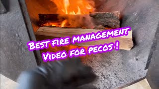 Wie man ein Feuer entzündet und einen traditionellen ländlichen Grillplatz unterhält (Pecos Brazo...