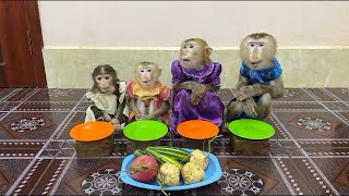 Download lagu 4 Siblings Sit Very Mannerly Waiting Mom To Come & Feed Them Fruity Dessert , mp3