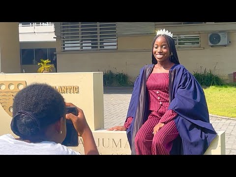 I took my graduation pictures… and yes, I looked TOO GOOD😛