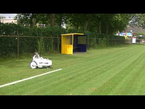 20210820 bij vv Internos, Robot belijnd en maakt middenlijn