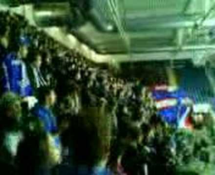 kloten feiert den 4:2 sieg von den flyers gegen rappi