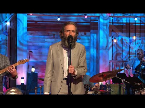 Bryn Fôn a’r band - Yr un hen gwestiynau