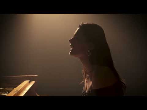Bella Estelle - Smile (Official Video)