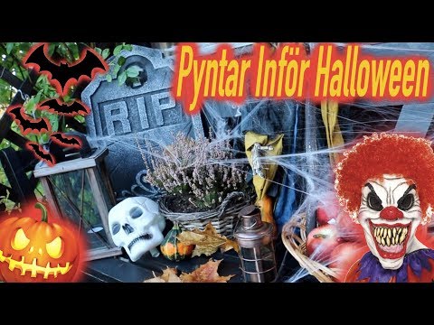 Dekorerar inför Halloween