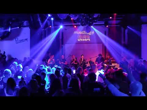 LezzGo-Show must go on