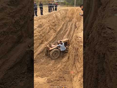 Metió su tractor donde no debía 😱