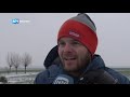Sneeuwpret in Middenbeemster: "kitesurfen" over de sneeuw