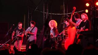Wounded, Little Big Town, live