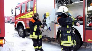 preview picture of video 'FF Teltow - Feuer Wohnhaus - Ruhlsdorf , Staedtler Siedlung (PM) - 22.01.2010'