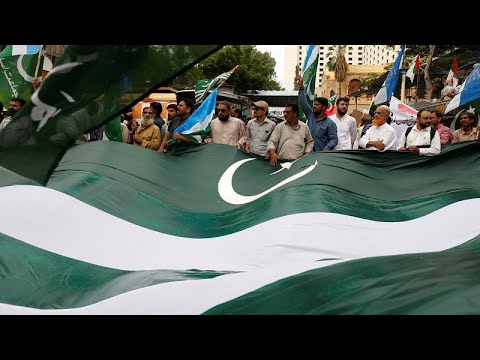 باكستان تحتفل بيوم الاستقلال وخان يزور كشمير في أوج التوتر مع الهند …