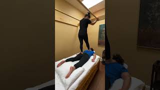 Download lagu Back Walking Massage #thailandiamassage mp3 Download lagu Back Walking Massage #thailandiamassage mp3