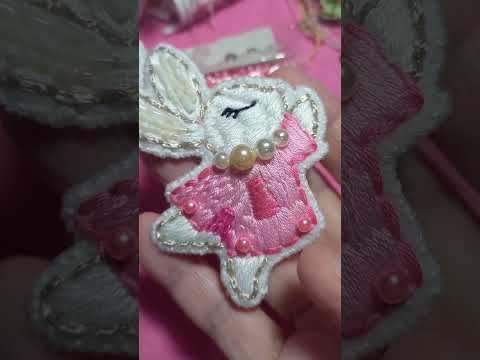 linda presilha de cabelo com bordado coelhinha ...🐰😃