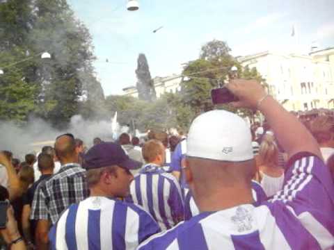 Göteborger Fanmarsch durch die Innenstadt zum Stadion!