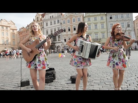 Don't Sit Under The Apple Tree - Andrews Sisters
