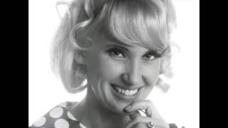 Tammy Wynette -- Good Lovin&#39; ( Makes It Right )