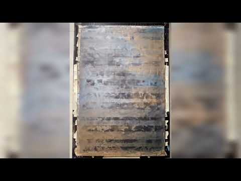 Травертин в 2 слоя, горизонтальные полосы, с лессировкой в 3 цвета.