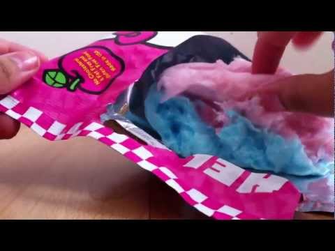 Japanese Candy Taste Test: Hello Kitty Cotton Candy [Ft my little brother]