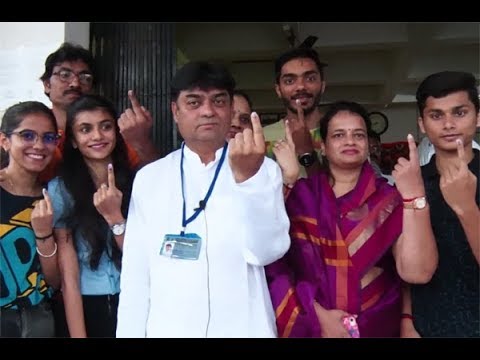शैलेश लाहोटी यांनी सहकुटुंब केलं मतदान