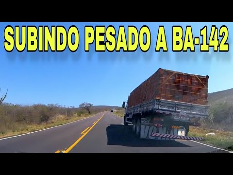 Caminhão puxando tijolos na BA-142 entre Ituaçu e Barra da Estiva-BA
