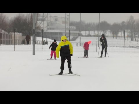 Где в Гомеле можно покататься на коньках и лыжах видео