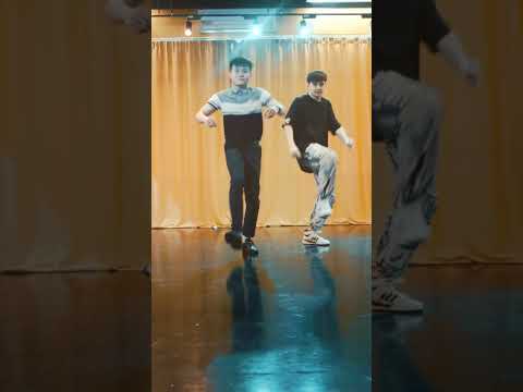 Trust me you can dance 😂                      #chinesedancing #koreanstudio #apek #kpopoppa #cinaboy