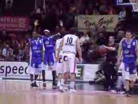 17 17-11-07 BCO-Mons - Veselin Petrovic met vrijworpen.mpg