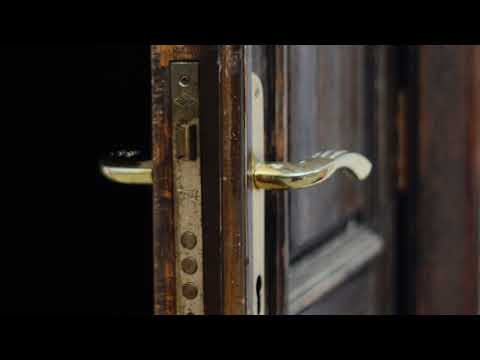 Closing old squeaky door - Free Download High Quality Sound Effects