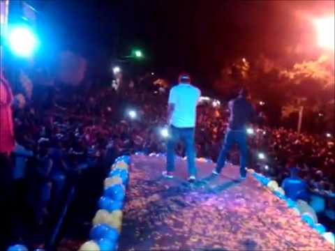 Lapiz conciente junto a Nestor El Lince interpretando frente a miles de personas