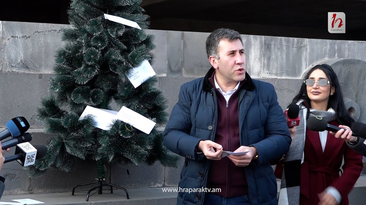 Քաղբանտարկյալների համար տոնածառ դրվեց բռնադատվածների հուշակոթողի մոտ