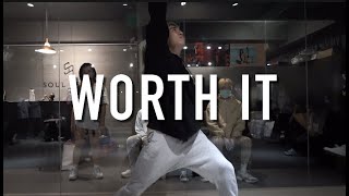 Moses Sumney – ‘Worth It’ | HuaiEn Choreography