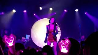 Download lagu Tiffany Young - Lips on Lips live - Magnetic Moon tour mp3