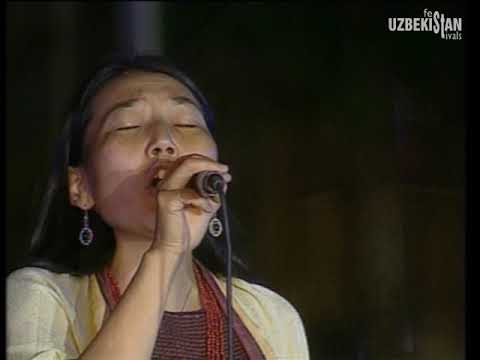 Urna Chahar Tugchi (Mongolia) at "Sharq Taronalari" International Music Festival in Samarqand 2005