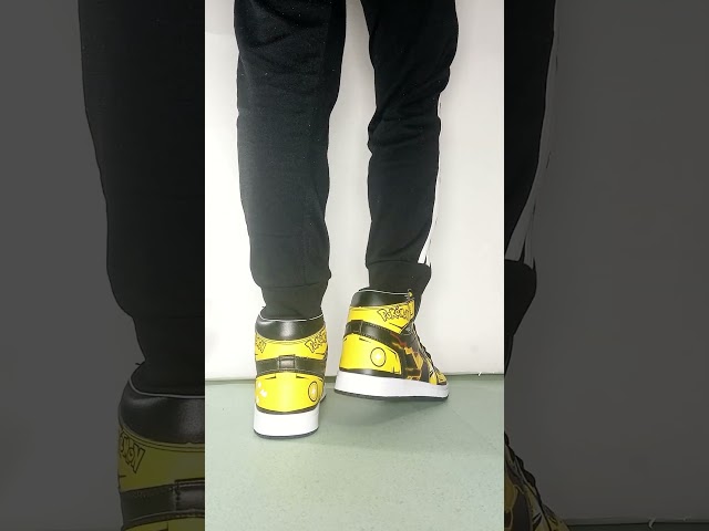 Vídeo relacionado con Pokémon Pikachu Zapatillas de Calzado de Carácter del Cabrito Niños y Niñas 3D 30 EU