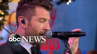 Brett Eldredge Performs &#39;Have Yourself a Merry Little Christmas&#39; Live on &#39;GMA&#39;