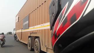 preview picture of video 'YAMAHA FZ v2 A delay of few seconds saved us to cause any accidents'