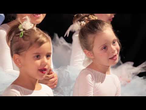 Violet Dance Studio - E vremea colindelor (versuri Mihai Eminescu)