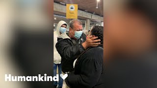 Woman surprises father after 21 years apart | Humankind #goodnews