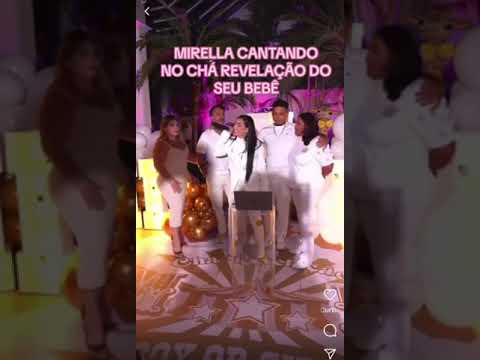 Mc Mirella cantando no CHÁ REVELAÇÃO