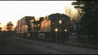preview picture of video 'CSX Q194 Intermodal Train at Winder, GA GEVO'