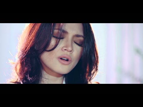 Estranged - Hancur Aku ft. Fazura (Official Music Video)