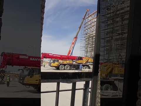شاهد معدات ثقيلة في الموقع