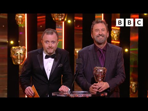 Lee Mack Attempts To Assist Blind Comedian Chris McCausland With The Teleprompter During Hysterical BAFTA Award Presentation