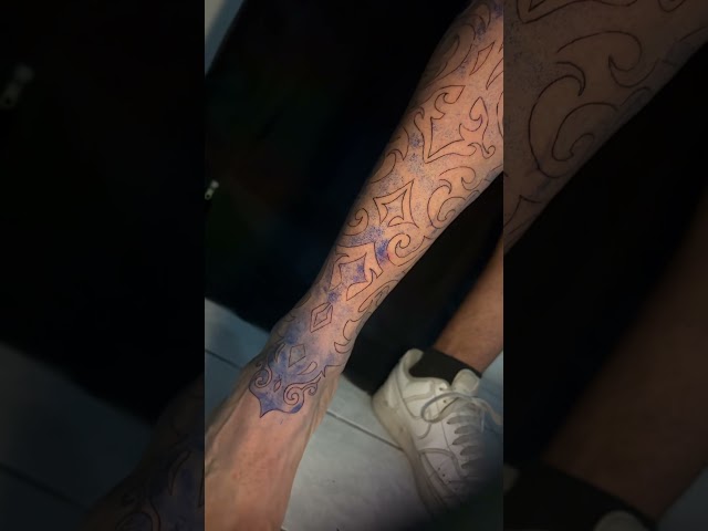 Vídeo relacionado con Letrero de neón Pretty and Pierced, letreros de estudio de piercing, letrero de estudio de tatuaje, decoración de arte gótico