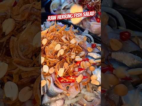 SALADA DE PEIXE DE ARENQUE CRU com suco de limão e cebola fatiada | Ba Là Chanh - Gỏi Cá Trích #vietnamesefood
