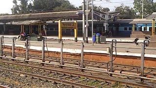 preview picture of video 'Entering The Busiest Railway Station Of Central Railway BHUSAWAL Junction : Tapti Ganga Express'